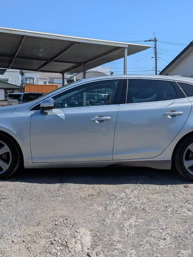 V40
