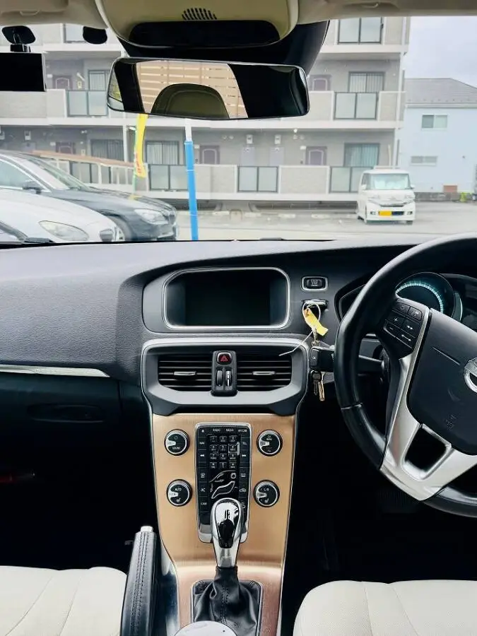 V40