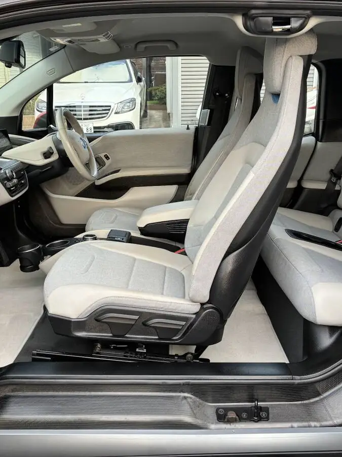 i3