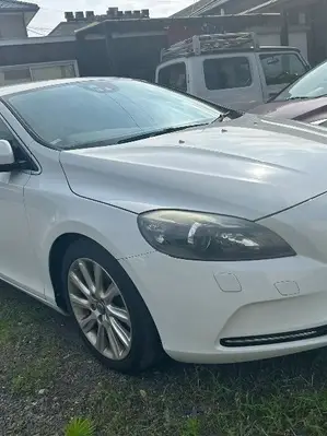 V40