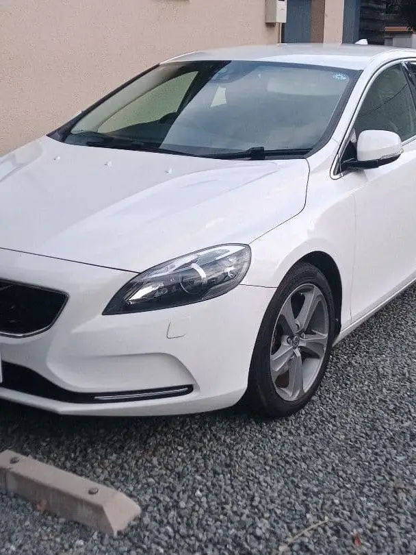 V40